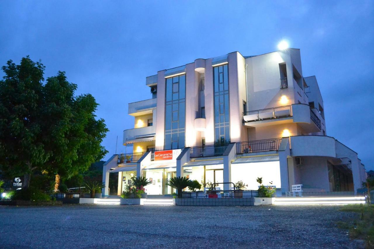 Hotel Le Ceramiche Montalto Uffugo Exterior photo